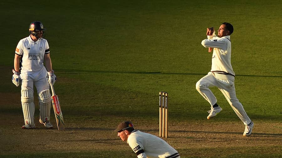 <div class="paragraphs"><p>ಭಾರತದ ಲೆಗ್‌ ಸ್ಪಿನ್ನರ್‌ ರಾಹುಲ್‌ ಚಾಹರ್‌ ಬೌಲಿಂಗ್‌ ವೈಖರಿ</p></div>