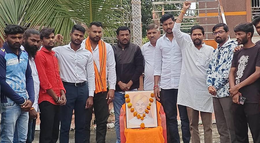 ಔರಾದ್ ಪಟ್ಟಣದಲ್ಲಿ ನಡೆದ ಭಗತಸಿಂಗ್ ಜಯಂತಿ ಕಾರ್ಯಕ್ರಮದಲ್ಲಿ ಆರ್‌ಎಸ್‌ಎಸ್, ವಿಶ್ವ ಹಿಂದು ಪರಿಷತ್ ಕಾರ್ಯಕರ್ತರು ಪಾಲ್ಗೊಂಡರು