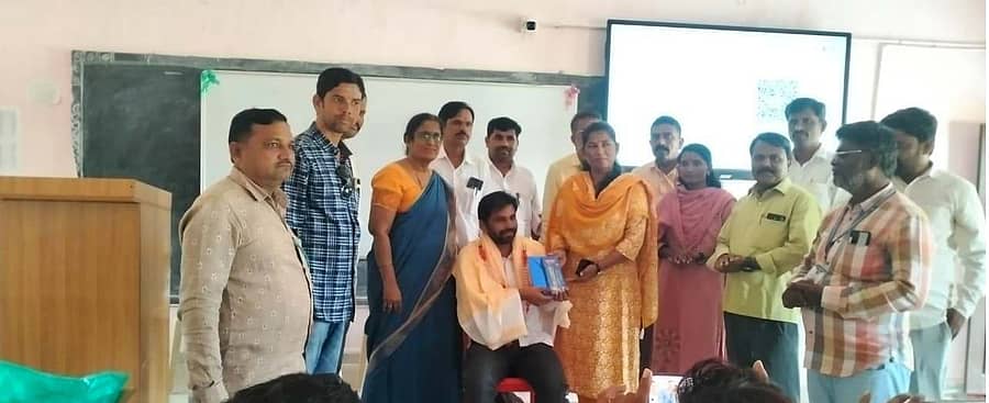 ಶಿಕ್ಷಕ ಶರಣು ಮಂಕಣಿ ಅವರನ್ನು ಲಿಂಗಸುಗೂರು ಪಟ್ಟಣದಲ್ಲಿ ತಾಲ್ಲೂಕು ಆಡಳಿತದಿಂದ ಸನ್ಮಾನಿಸಲಾಯಿತು