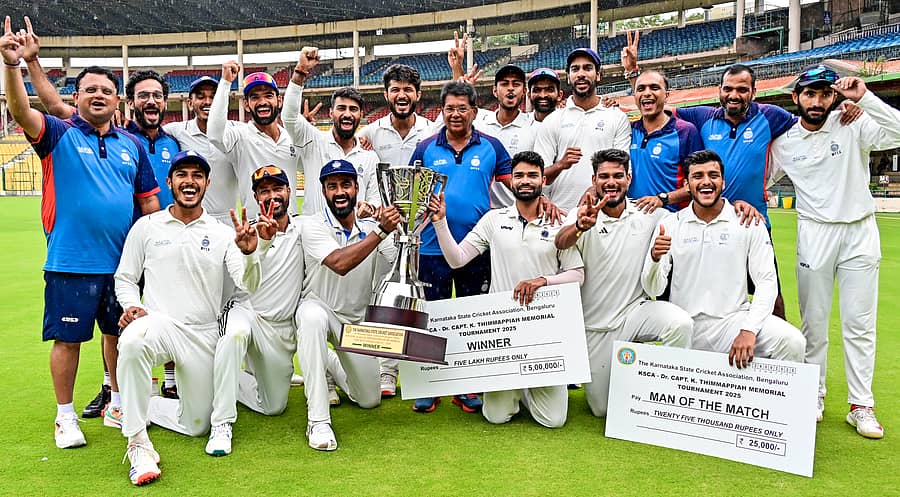 <div class="paragraphs"><p>ಕ್ಯಾಪ್ಟನ್ ತಿಮ್ಮಪ್ಪಯ್ಯ ಸ್ಮಾರಕ ಕ್ರಿಕೆಟ್ ಟೂರ್ನಿಯ ಪ್ರಶಸ್ತಿಯೊಂದಿಗೆ ಮಧ್ಯಪ್ರದೇಶ ತಂಡದ ಆಟಗಾರರು. </p></div>