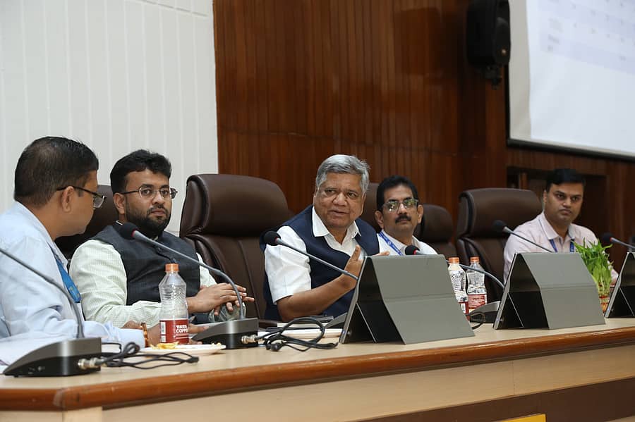 ಬೆಳಗಾವಿ ಜಿಲ್ಲಾ ಪಂಚಾಯಿತಿ ಸಭಾಂಗಣದಲ್ಲಿ ನಡೆದ ಸಭೆಯಲ್ಲಿ ಸಂಸದ ಜಗದೀಶ ಶೆಟ್ಟರ್‌ ಮಾತನಾಡಿದರು