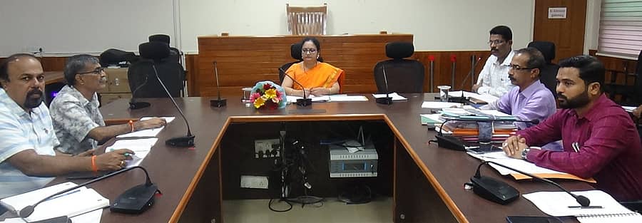 ಜಿಲ್ಲಾಧಿಕಾರಿ ಅಧ್ಯಕ್ಷತೆಯಲ್ಲಿ ಸಭೆ ನಡೆಯಿತು