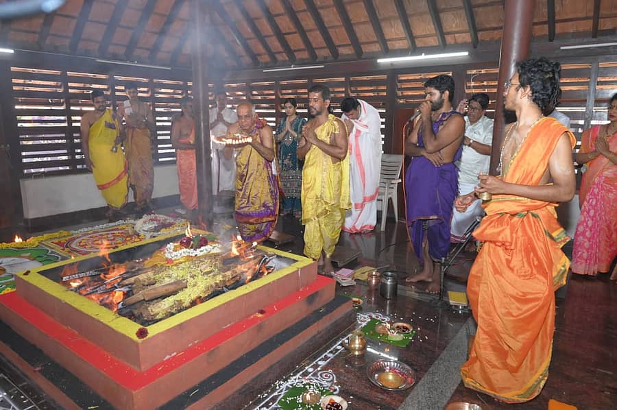 <div class="paragraphs"><p>ಉಚ್ಚಿಲದಲ್ಲಿ ಉಡುಪಿ ಉಚ್ಚಿಲ ದಸರಾ-೨೦೨೫ರ ಎಂಟನೇ ದಿನವಾದ ಸೋಮವಾರ ವಿವಿಧ ಧಾರ್ಮಿಕ ವಿಧಿವಿಧಾನಗಳು ನಡೆಯಿತು.</p></div>