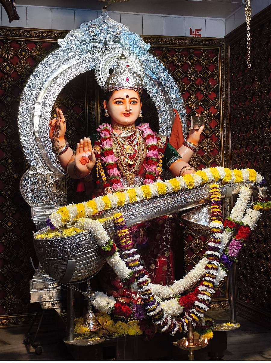 ಉಳ್ಳಾಲದ ಶಾರದಾ ಉತ್ಸವ ಸಮಿತಿಯ ವತಿಯಿಂದಶಾರದಾ ನಿಕೇತನದಲ್ಲಿ ಪ್ರತಿಷ್ಠಾಪಿಸಿರುವ 78ನೇ ವರ್ಷದ ಶಾರದಾ ಮೂರ್ತಿ