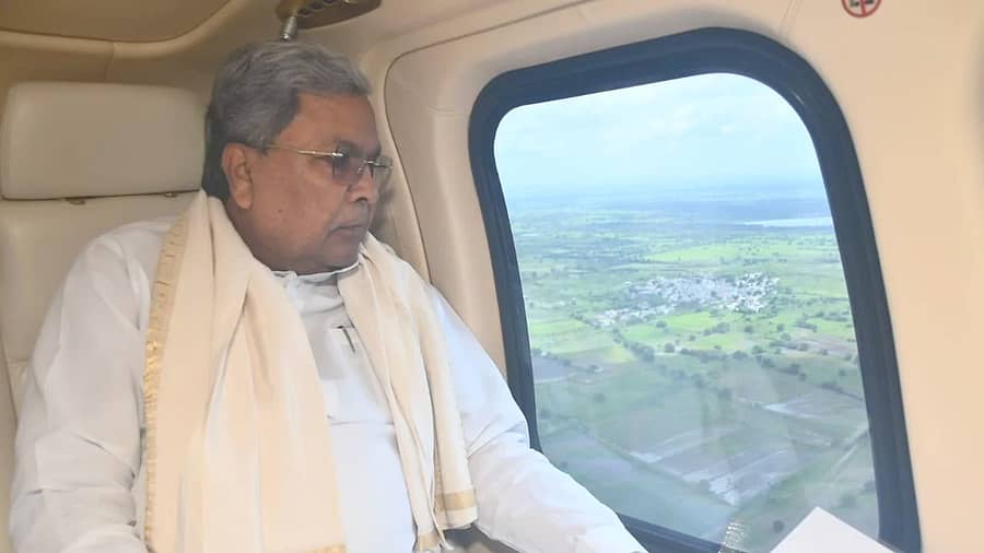 <div class="paragraphs"><p>ವೈಮಾನಿಕ ಸಮೀಕ್ಷೆ ನಡೆಸಿದ ಮುಖ್ಯಮಂತ್ರಿ</p></div>