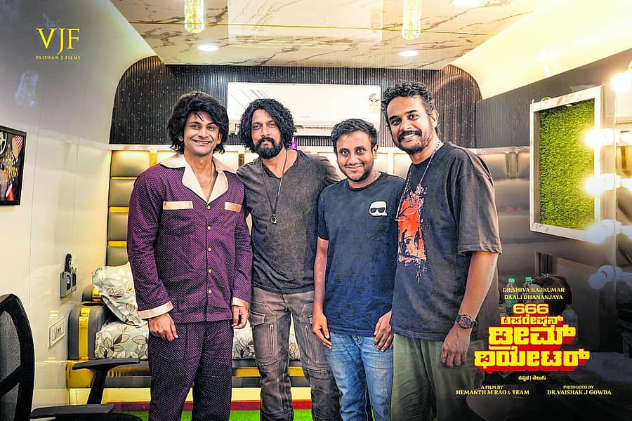 <div class="paragraphs"><p>‘ಆಪರೇಷನ್’ ಸೆಟ್ಗೆ ಸುದೀಪ್</p></div>