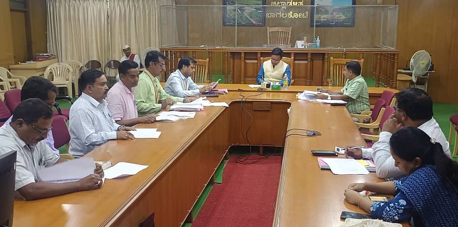 ಬಾಗಲಕೋಟೆಯಲ್ಲಿ ನಡೆದ ಜಿಲ್ಲಾ ಟಾಸ್ಕ್ಫೋರ್ಸ್ ಸಮಿತಿ ಸಭೆಯಲ್ಲಿ ಜಿಲ್ಲಾಧಿಕಾರಿ ಸಂಗಪ್ಪ ಮಾತನಾಡಿದರು