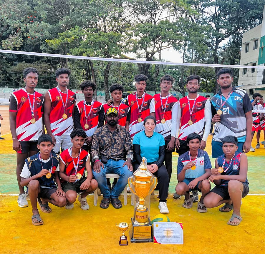 <div class="paragraphs"><p>ರಾಜ್ಯಮಟ್ಟದ ಜೂನಿಯರ್‌ ಥ್ರೋಬಾಲ್ ಚಾಂಪಿಯನ್‌ಷಿಪ್‌ನಲ್ಲಿ ಪ್ರಶಸ್ತಿ ಗೆದ್ದ ಮೈಸೂರಿನ ಬಾಲಕರ ತಂಡ</p></div>