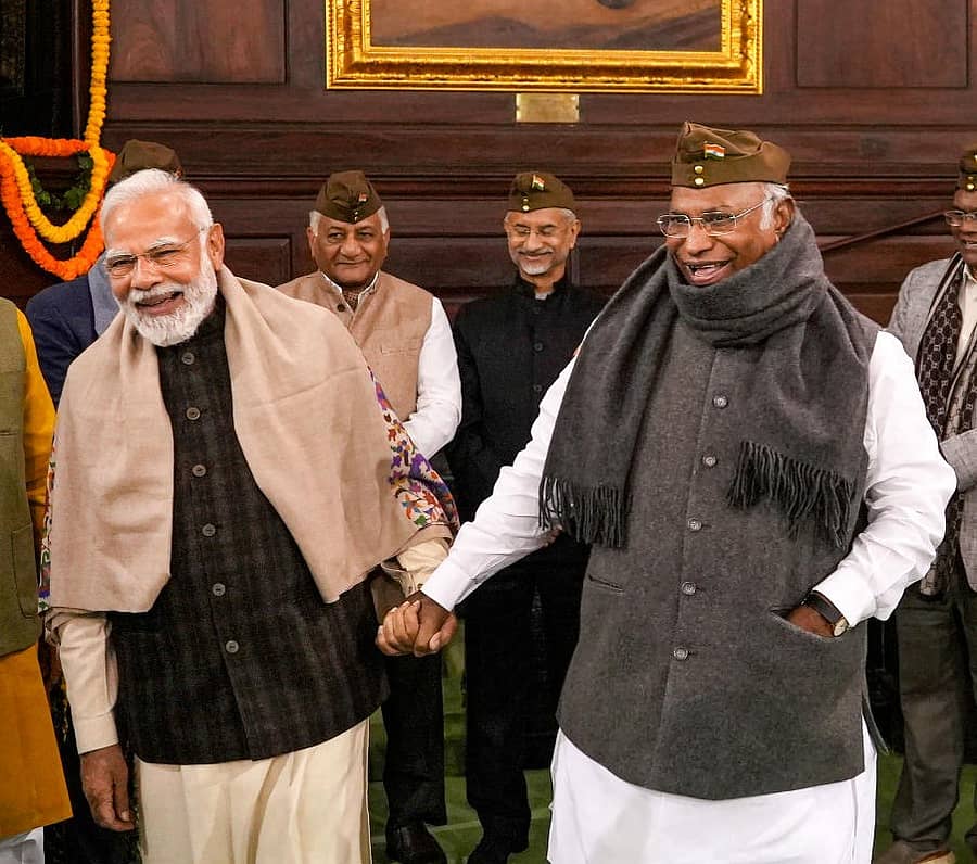 <div class="paragraphs"><p>ನರೇಂದ್ರ ಮೋದಿ, ಮಲ್ಲಿಕಾರ್ಜುನ ಖರ್ಗೆ</p></div>