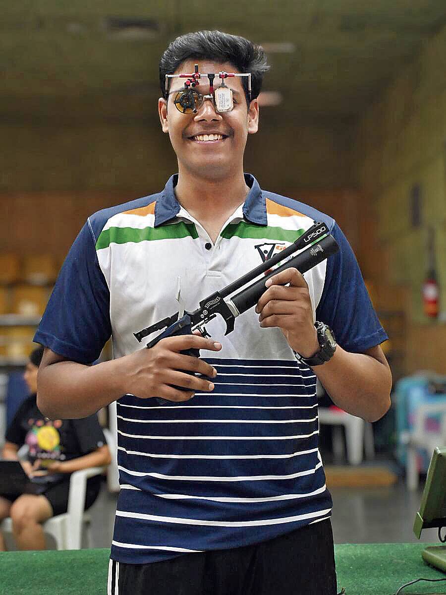 ಮುಕೇಶ್‌ ನೇಲವಲ್ಲಿ –‘ಎಕ್ಸ್‌’ ಚಿತ್ರ