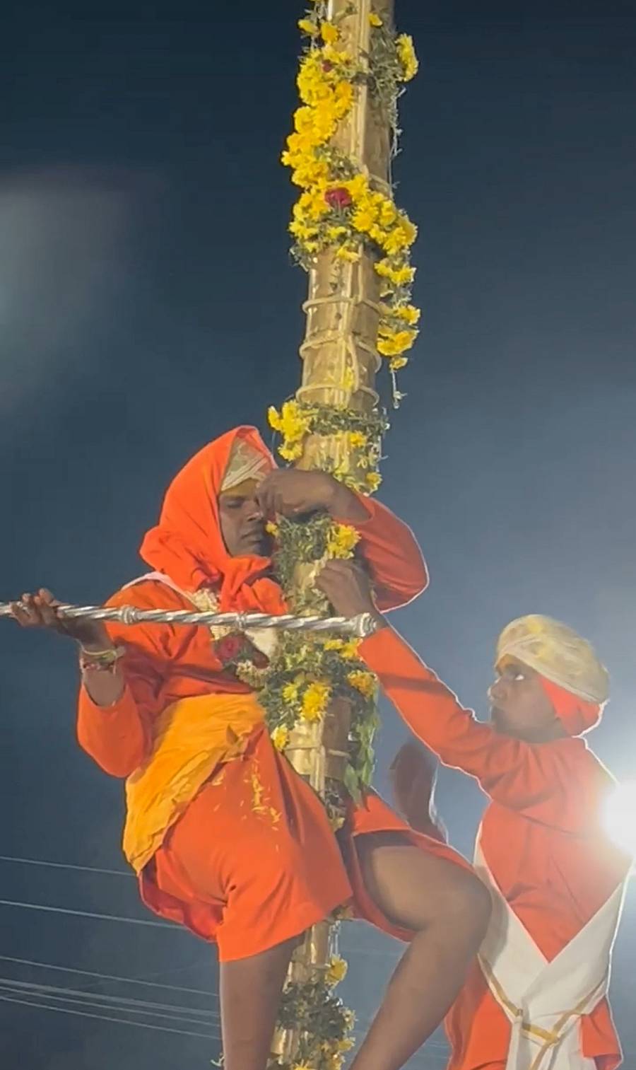 ಬೀರೂರು ಪಟ್ಟಣದ ಮಹಾನವಮಿ ಬಯಲಿನಲ್ಲಿ ಮೈಲಾರಲಿಂಗಸ್ವಾಮಿಯ ಕಾರಣಿಕ ಮಹೋತ್ಸವ ಶುಕ್ರವಾರ ನಡೆಯಿತು