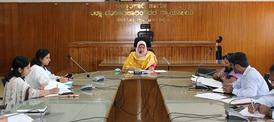 ದೇವನಹಳ್ಳಿ ಜಿಲ್ಲಾಡಳಿತ ಭವನದಲ್ಲಿ ಆಹಾರ ಇಲಾಖೆಯ ಜಿಲ್ಲಾ ಟಾಸ್ಕ್ ಪೋರ್ಸ್ ಸಮಿತಿ ಸಭೆಯಲ್ಲಿ ಹೆಚ್ಚುವರಿ ಜಿಲ್ಲಾಧಿಕಾರಿ ಸೈಯಿದಾ ಆಯಿಷಾ ಮಾತನಾಡಿದರು