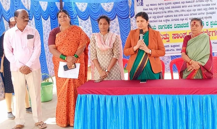 <div class="paragraphs"><p>ವಿಶ್ವ ಹಿರಿಯ ನಾಗರಿಕರ ದಿನಾಚರಣೆ ಅಂಗವಾಗಿ ಹಿರಿಯ ನಾಗರಿಕರಿಗೆ ರಾಮನಗರದ ಜಿಲ್ಲಾ ಕ್ರೀಡಾಂಗಣದಲ್ಲಿ ಶುಕ್ರವಾರ ಹಮ್ಮಿಕೊಂಡಿದ್ದ ಕ್ರೀಡಾ ಮತ್ತು ಸಾಂಸ್ಕೃತಿಕ ಸ್ಪರ್ಧೆಗಳಿಗೆ&nbsp;ಹಿರಿಯ ಸಿವಿಲ್ ನ್ಯಾಯಾಧೀಶೆ ಸವಿತಾ ಪಿ.ಆರ್ ಚಾಲನೆ ನೀಡಿ ಮಾತನಾಡಿದರು.</p></div>