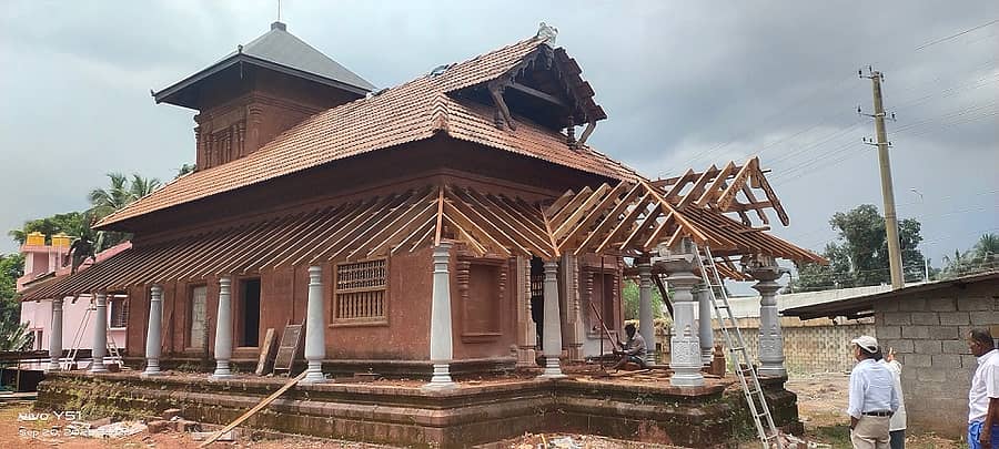 ಉಪ್ಪಿನಂಗಡಿ ಗಾಂಧಿಪಾರ್ಕ್‌ ಬಳಿ ಪುನರ್ ನಿರ್ಮಾಣಗೊಳ್ಳುತ್ತಿರುವ ಚಂದ್ರನಾಥ ಸ್ವಾಮಿ ಬಸದಿ