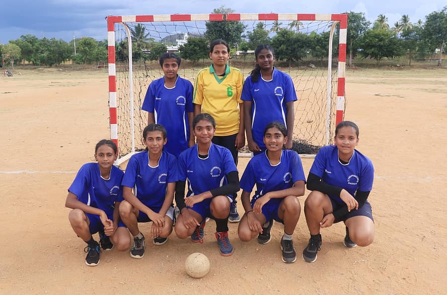 ಮೈಸೂರು ವಿಭಾಗಮಟ್ಟದ ಹ್ಯಾಂಡ್ ಬಾಲ್ ಪಂದ್ಯಾವಳಿಯ 17 ವರ್ಷದೊಳಗಿನವರ ವಿಭಾಗದ ಸೆಮಿಫೈನಲ್ ಪಂದ್ಯದಲ್ಲಿ ವಿಜೇತರಾದ ಹಾಸನ ತಂಡ 
ಪ್ರಜಾವಾಣಿ ಚಿತ್ರ: ಸಿ.ಆರ್.ವೆಂಕಟರಾಮು