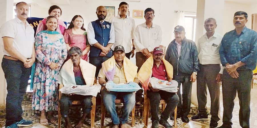 ನಾಪೋಕ್ಲು ಲಯನ್ಸ್ ಕ್ಲಬ್ ವತಿಯಿಂದ ಪೌರ ಕಾರ್ಮಿಕರನ್ನು ಸನ್ಮಾನಿಸಲಾಯಿತು