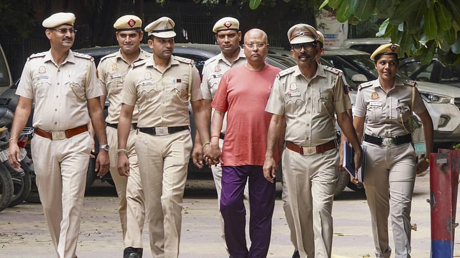 <div class="paragraphs"><p>MBA ವಿದ್ಯಾರ್ಥಿನಿಯರಿಗೆ ಲೈಂಗಿಕ ಕಿರುಕುಳ: ಚೈತನ್ಯಾನಂದ ನ್ಯಾಯಾಂಗ ಬಂಧನಕ್ಕೆ</p></div>