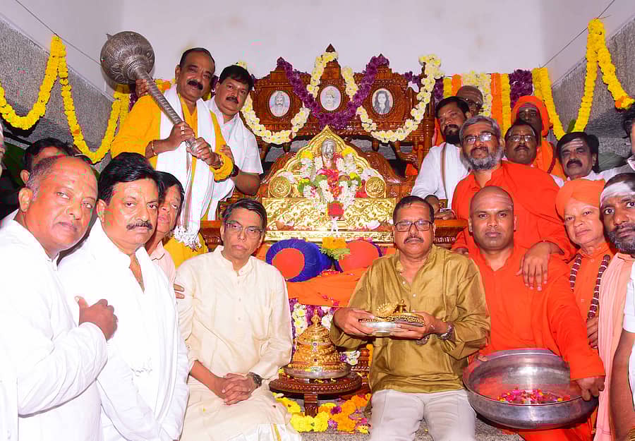 ಚಿತ್ರದುರ್ಗದ ಮುರುಘಾ ಮಠದಲ್ಲಿ ಶುಕ್ರವಾರ ನಡೆದ ಶೂನ್ಯ ಪೀಠಾರೋಹಣ