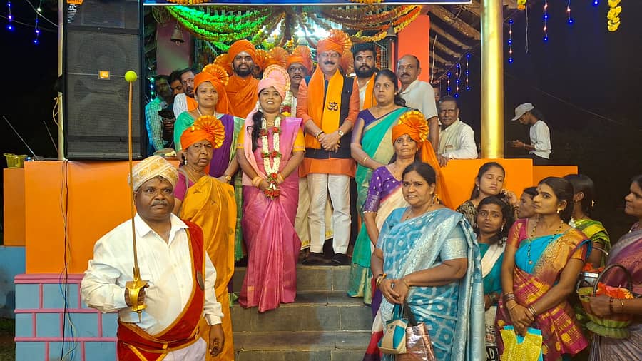 ಹೊಸನಗರ ಪಟ್ಟಣದಲ್ಲಿ ನಡೆದ ಬನ್ನಿ ಮುಡಿಯುವ ಕಾರ್ಯಕ್ರಮದಲ್ಲಿ ಶಾಸಕ ಬೇಳೂರು ಗೋಪಾಲಕೃಷ್ಣ ಭಾಗವಹಿಸಿ ಶುಭ ಹಾರೈಸಿದರು
