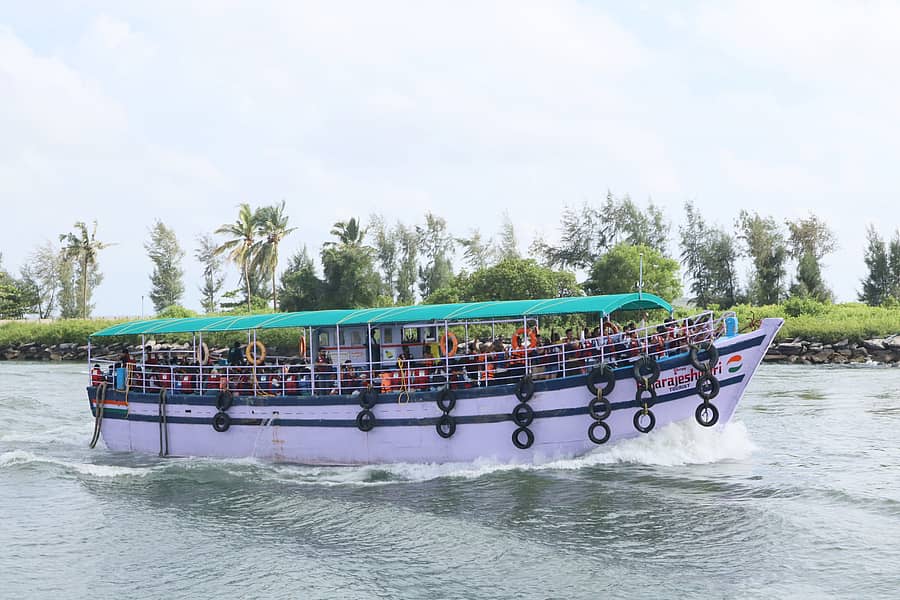 <div class="paragraphs"><p>ಉಡುಪಿ ಸೀ ವಾಕ್‌ ಬಳಿಯಿಂದ ಸೇಂಟ್‌ ಮೇರೀಸ್‌ ದ್ವೀಪಕ್ಕೆ ಹೊರಟ ಬೋಟ್‌ </p></div>