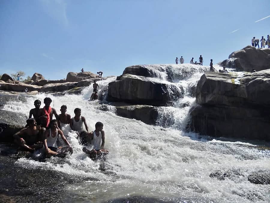 ಹಟ್ಟಿ ಸಮೀಪದ ಗುಂಡಲಬಂಡ ಜಲಪಾತ
