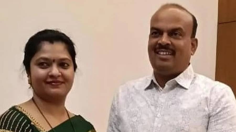 <div class="paragraphs"><p>ಡಿವೈಎಸ್‌ಪಿ ನಂಜುಂಡಯ್ಯ ಮತ್ತು ಪತ್ನಿ ಲಾವಣ್ಯಾ</p></div>