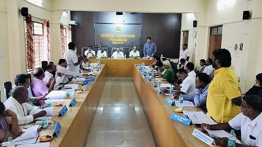 ಗೌರಿಬಿದನೂರು ನಗರಸಭೆಯಲ್ಲಿ ಶನಿವಾರ ಸಾಮಾನ್ಯ ಸಭೆ ನಡೆಯಿತು