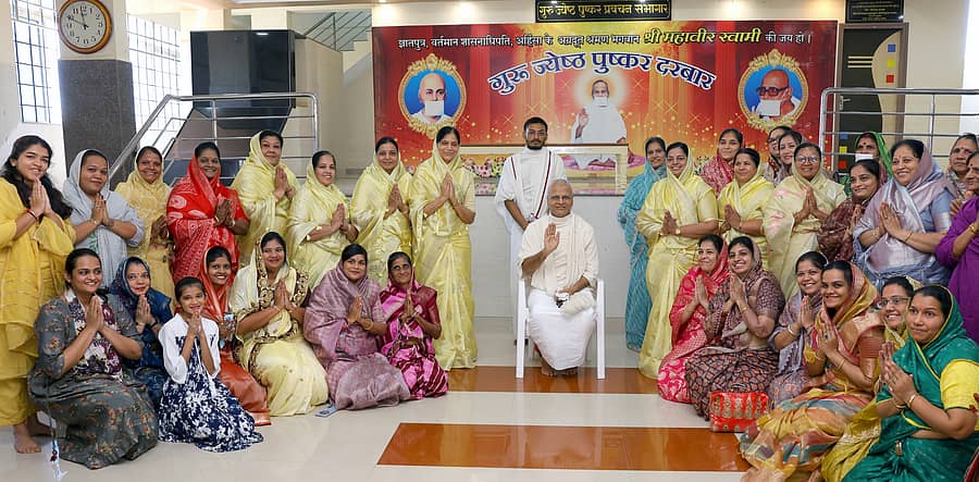ಗದಗ ನಗರದ ಜೈನ ಸ್ಥಾನಕ ಭವನದಲ್ಲಿ ನಡೆದ ಗುರುದೇವ ಪುಷ್ಕರ ಮುನಿಜೀ ಮಹಾರಾಜರ 116ನೇ ಜಯಂತ್ಯುತ್ಸವದಲ್ಲಿ ಆಚಾರ್ಯ ವಿಮಲಸಾಗರ ಸುರಜೀ ಸಾನ್ನಿಧ್ಯ ವಹಿಸಿದ್ದರು