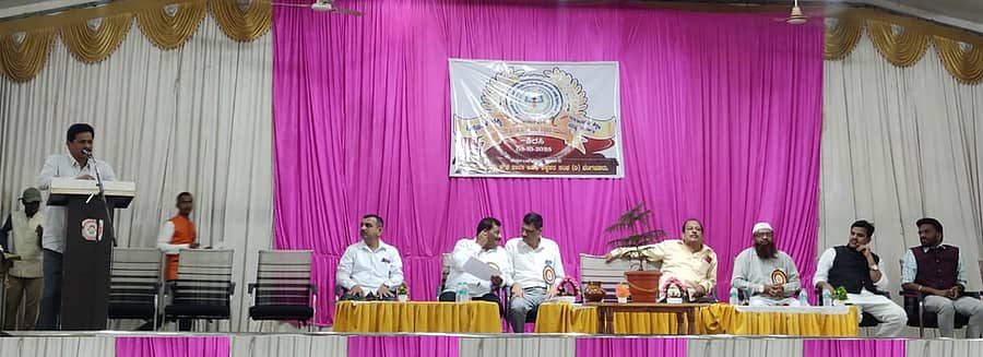 ಶಿರಸಿಯಲ್ಲಿ ನಡೆದ ಅತಿಥಿ ಶಿಕ್ಷಕರ ಸಮಾವೇಶದಲ್ಲಿ ಶಾಸಕ ಭೀಮಣ್ಣ ನಾಯ್ಕ ಮಾತನಾಡಿದರು