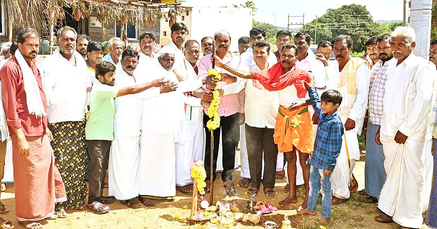 ಹೊಳಲ್ಕೆರೆ ತಾಲ್ಲೂಕಿನ ಪಂಪಾಪುರ ಗ್ರಾಮದಲ್ಲಿ ಭಾನುವಾರ ಶಾಸಕ ಎಂ.ಚಂದ್ರಪ್ಪ ₹75 ಲಕ್ಷ ವೆಚ್ಚದ ಚೆಕ್ಡ್ಯಾಂ ನಿರ್ಮಾಣ ಕಾಮಗಾರಿಗೆ ಭೂಮಿಪೂಜೆ ನೆರವೇರಿಸಿದರು.
