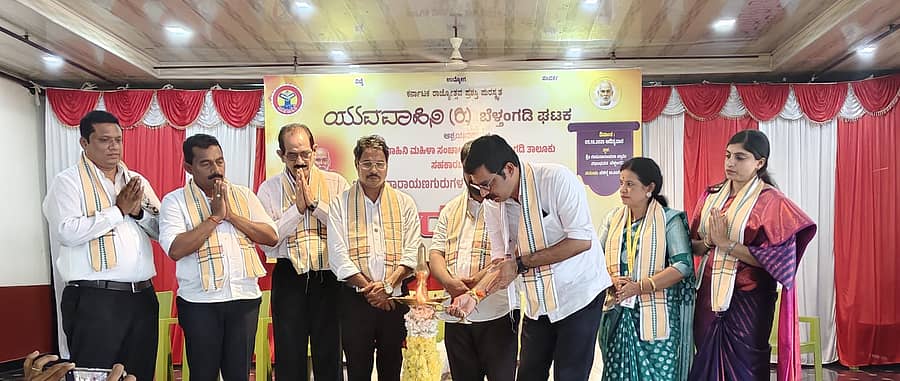 ಬೆಳ್ತಂಗಡಿ ಯುವವಾಹಿನಿ ಘಟಕದ ವತಿಯಿಂದ ನಡೆದ ಗುರುನಮನ ಕಾರ್ಯಕ್ರಮವನ್ನು ಬೆಳ್ತಂಗಡಿ ಗುರುನಾರಾಯಣ ಸ್ವಾಮಿ ಸೇವಾ ಸಂಘದ ಅಧ್ಯಕ್ಷ ಜಯವಿಕ್ರಂ ಕಲ್ಲಾಪು ಉದ್ಘಾಟಿಸಿದರು