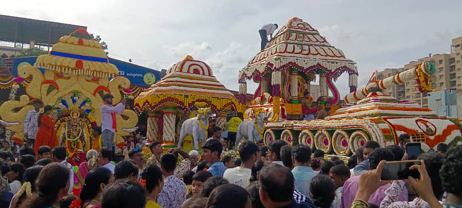 ವೈಟ್ ಫಿಲ್ಢ್‌ನ ಅಂಬೇಡ್ಕರ್ ಗುಟ್ಟದಲ್ಲಿ 50ಕ್ಕೂ ಹೆಚ್ಚು ಗ್ರಾಮ ದೇವತೆಗಳ ಪಲ್ಲಕ್ಕಿ ಉತ್ಸವ ನಡೆಯಿತು