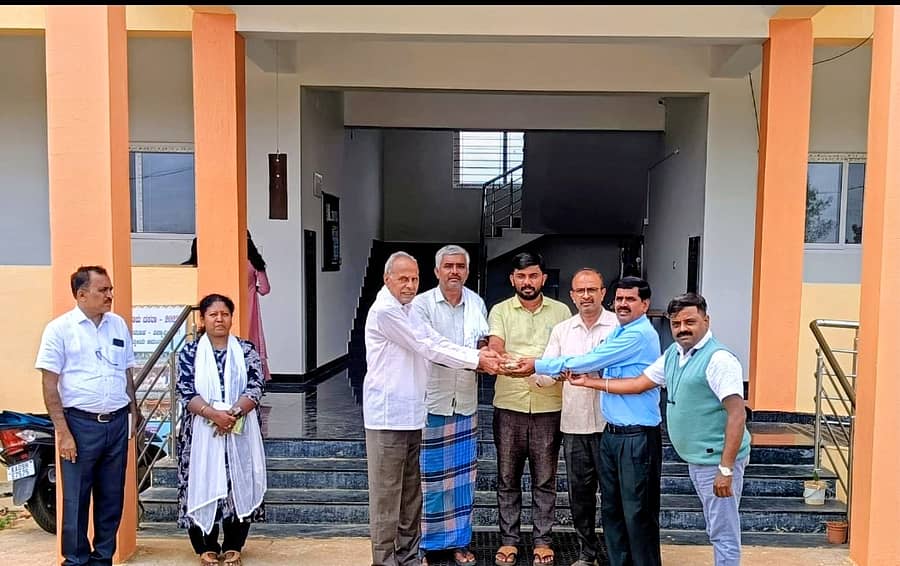 ಗುಬ್ಬಿ ತಾಲ್ಲೂಕಿನ ಸಿ.ಎಸ್ ಪುರದ ಸರ್ಕಾರಿ ಪ್ರಥಮ ದರ್ಜೆ ಕಾಲೇಜಿನ ಬಡ ವಿದ್ಯಾರ್ಥಿಗಳ ಶುಲ್ಕವನ್ನು ಗ್ರಾಮಸ್ಥರು ಪಾವತಿಸಿದರು