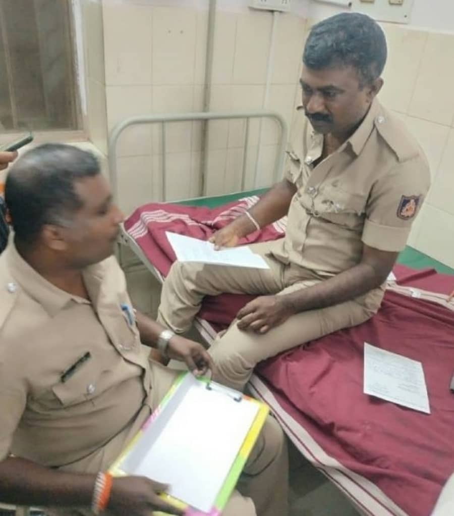 ಭದ್ರಾವತಿ ರಬ್ಬರ್ ಕಾಡು ಗ್ರಾಮದಲ್ಲಿ ಗಣಪತಿ ವಿಸರ್ಜನೆ ವೇಳೆ ಹಲ್ಲೆಗೊಳಗಾದ ಯಲ್ಲಪ್ಪ ತಾಲ್ಲೂಕು ಸಾರ್ವಜನಿಕ ಸರ್ಕಾರಿ ಆಸ್ಪತ್ರೆಗೆ ದಾಖಲಾಗಿ ಚಿಕಿತ್ಸೆ ಪಡೆದರು