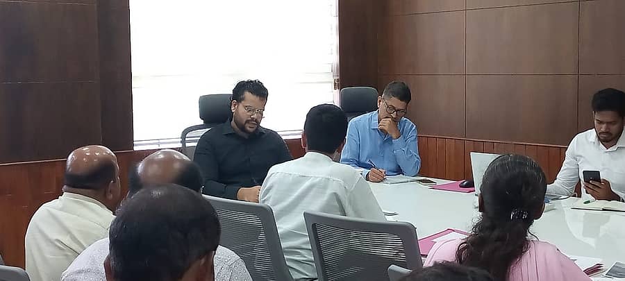 ಜಿಲ್ಲಾ ಪಂಚಾಯಿತಿ ಮುಖ್ಯ ಕಾರ್ಯನಿರ್ವಹಣಾಧಿಕಾರಿ ಪ್ರತೀಕ್ ಬಾಯಲ್ ಅಧಯಕ್ಷತೆಯಲ್ಲಿ ಸಭೆ ನಡೆಯಿತು