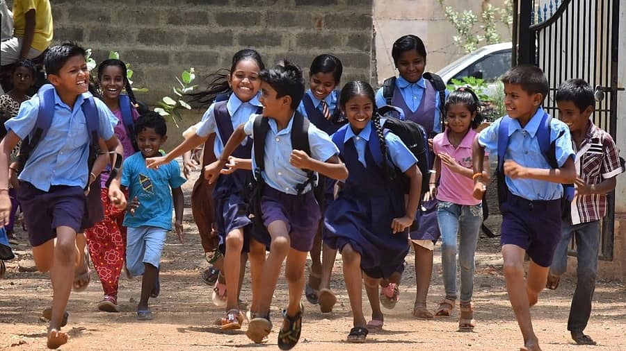 <div class="paragraphs"><p>ಶಾಲೆ ಮಕ್ಕಳು</p></div>