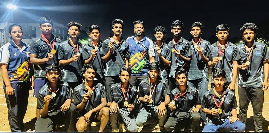 ಬೆಂಗಳೂರಿನಲ್ಲಿ ನಡೆದ ದಕ್ಷಿಣ ಭಾರತ ವಿದ್ಯಾಭಾರತಿ ಕ್ರೀಡಾಕೂಟದಲ್ಲಿ ಭಾಗವಹಿಸಿದ್ದ ಹುಣಸೂರು ನಗರದ ಶಾಸ್ತ್ರಿ ಪದವಿಪೂರ್ವ ಕಾಲೇಜಿನ ವಿದ್ಯಾರ್ಥಿಗಳು ಅಥ್ಲೆಟಿಕ್ಸ್ ಮತ್ತು ಫೀಲ್ಡ್ ವಿಭಾಗದಲ್ಲಿ ಚಾಂಪಿಯನ್ ಶಿಪ್ ತಮ್ಮದಾಗಿಸಿಕೊಂಡರು