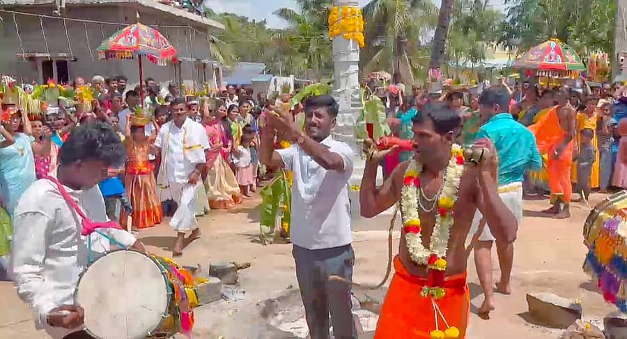 ಶಿರಾ ತಾಲ್ಲೂಕಿನ ಕಿಲಾರದಹಳ್ಳಿ ತಾಂಡಾದಲ್ಲಿ ತುಳಜಾ ಭವಾನಿ, ಕಾಳಿಕಾಂಬ, ಮಹಾಲಕ್ಷ್ಮಿ ಆರತಿ ಉತ್ಸವ ನಡೆಯಿತು