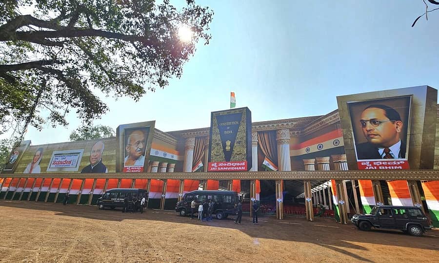 <div class="paragraphs"><p>2025ರ ಜನವರಿ 21ರಂದು ‘ಜೈ ಬಾಪು, ಜೈ ಭೀಮ್‌ ಮತ್ತು ಜೈ ಸಂವಿಧಾನ’&nbsp;ಸಮಾವೇಶಕ್ಕೆ&nbsp;ಬೆಳಗಾವಿಯ ಸಿಪಿಇಡಿ ಮೈದಾನ ಸಾಕ್ಷಿಯಾಗಿತ್ತು </p></div>