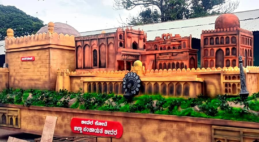 <div class="paragraphs"><p>ಮೈಸೂರು ದಸರಾ ಮೆರವಣಿಗೆಯಲ್ಲಿ ಪಾಲ್ಗೊಂಡಿದ್ದ ಬೀದರ್ ಕೋಟೆಯ ಸ್ತಬ್ಧಚಿತ್ರ</p></div>