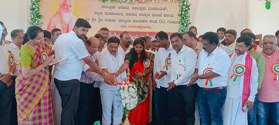 ಗುಡಿಬಂಡೆಯಲ್ಲಿ ಮಹರ್ಷಿ ವಾಲ್ಮೀಕಿ ಜಯಂತಿಯನ್ನು ಶಾಸಕ ಎಸ್.ಎನ್.ಸುಬ್ಬಾರೆಡ್ಡಿ ಉದ್ಘಾಟಿಸಿದರು