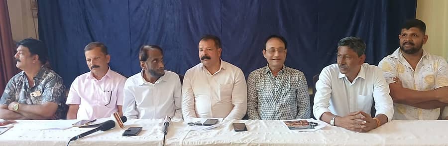 ಸುದ್ದಿಗೋಷ್ಠಿಯಲ್ಲಿ ಎಲಿಯಾಸ್‌ ಸಾಂಕ್ಟಿಸ್ ಮಾತನಾಡಿದರು. ಭಾಸ್ಕರ್ ರೈ ಕಟ್ಟ, ಅವಿಲ್  ಮಿನೇಜಸ್‌, ರಾಜಗೋಪಾಲ ರೈ ಮೊದಲಾದವರು ಭಾಗವಹಿಸಿದ್ದರು