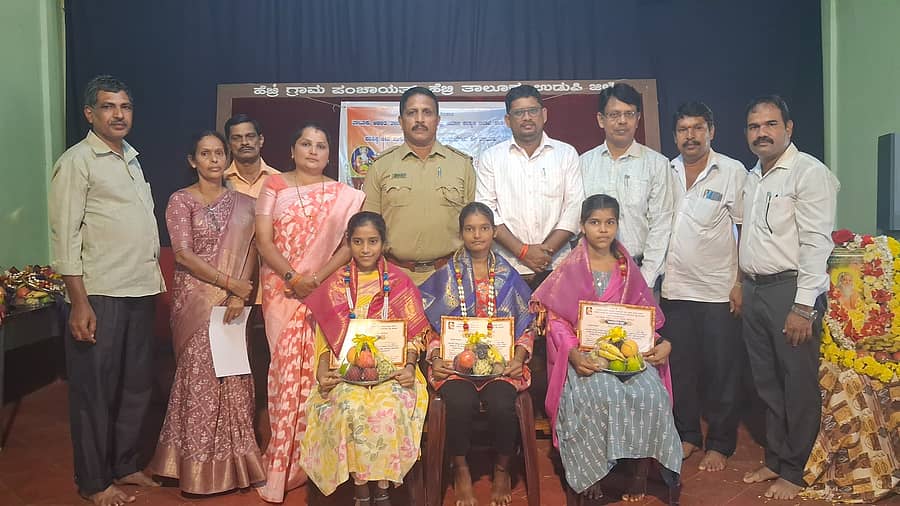 ಹೆಬ್ರಿ ತಾಲ್ಲೂಕು ಆಡಳಿತ, ತಾಲ್ಲೂಕು ಪಂಚಾಯಿತಿ, ಸಮಾಜ ಕಲ್ಯಾಣ ಇಲಾಖೆ ಕಾರ್ಕಳ, ಹೆಬ್ರಿ ತಾಲ್ಲೂಕಿನ ಪರಿಶಿಷ್ಟ ಜಾತಿ ಮತ್ತು ಪರಿಶಿಷ್ಟ ವರ್ಗಗಳ ಸಂಘಟನೆಯ ಸಹಯೋಗದೊಂದಿಗೆ ಹೆಬ್ರಿ ಸಮಾಜ ಮಂದಿರದ ನಡೆದ  ಶ್ರೀ ಮಹರ್ಷಿ ವಾಲ್ಮೀಕಿ ಜಯಂತಿಯಲ್ಲಿ ಶೈಕ್ಷಣಿಕ ಸಾಧಕರನ್ನು ಗೌರವಿಸಲಾಯಿತು.
