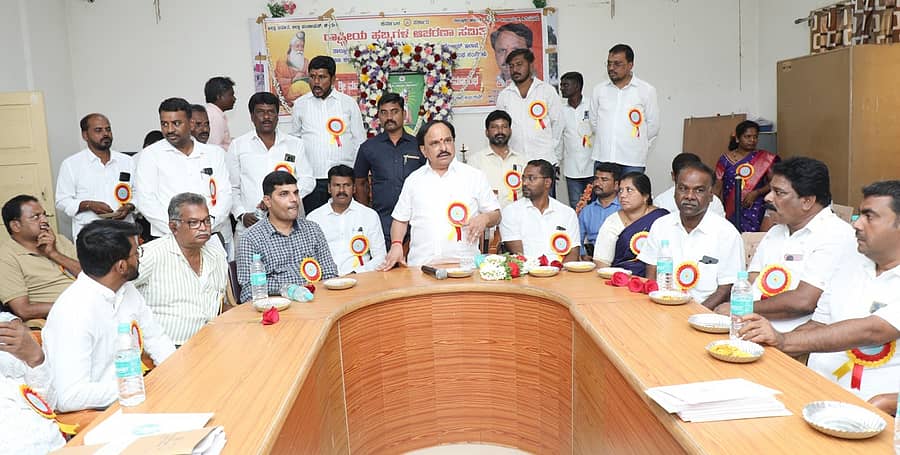 ಹಿರಿಯೂರಿನ ತಾಲ್ಲೂಕು ಕಚೇರಿ ಸಭಾಂಗಣದಲ್ಲಿ ನಡೆದ ವಾಲ್ಮೀಕಿ ಜಯಂತಿ ಸಮಾರಂಭದಲ್ಲಿ ಸಚಿವ ಡಿ.ಸುಧಾಕರ್ ಮಾತನಾಡಿದರು