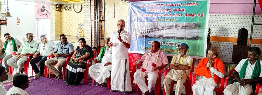 ಕಾರಟಗಿಯಲ್ಲಿ ಈಚೆಗೆ ನಡೆದ ನಿರ್ಮಲ ತುಂಗಭದ್ರ ಅಭಿಯಾನ ಪೂರ್ವಭಾವಿ ಸಭೆಯಲ್ಲಿ ಅಭಿಯಾನದ ರಾಜ್ಯ ಸಂಚಾಲಕ ಮಹಿಮಾ ಪಟೇಲ್ ಮಾತನಾಡಿದರು