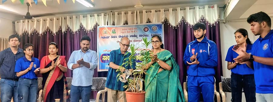 ಶಿವಮೊಗ್ಗದ ಆಚಾರ್ಯ ತುಳಸಿ ರಾಷ್ಟ್ರೀಯ ವಾಣಿಜ್ಯ ಕಾಲೇಜಿನಲ್ಲಿ ಬುಧವಾರ ಏರ್ಪಡಿಸಿದ್ದ ನಾಯಕತ್ವ ತರಬೇತಿ ಕಾರ್ಯಾಗಾರವನ್ನು ಎನ್ಇಎಸ್ ಕಾರ್ಯದರ್ಶಿ ಎಸ್.ಎನ್.ನಾಗರಾಜ ಉದ್ಘಾಟಿಸಿದರು