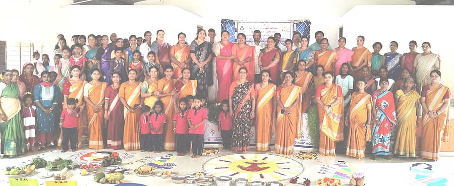 ನರಸಿಂಹರಾಜಪುರ ತಾಲ್ಲೂಕು ದಿಂಡಿನ ಕೊಪ್ಪ ಅಂಗನವಾಡಿ ಕೇಂದ್ರದಲ್ಲಿ ಆಯೋಜಿಸಿದ್ದ ಪೋಷಣ್ ಅಭಿಯಾನ ಕಾರ್ಯಕ್ರಮದಲ್ಲಿ ಜನಪ್ರತಿನಿಧಿಗಳು ಹಾಗೂ ಅಂಗನವಾಡಿ ಕಾರ್ಯಕರ್ತೆಯರು ಭಾಗವಹಿಸಿದ್ದರು