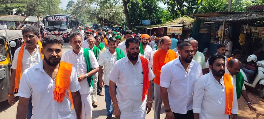 ಪ್ರತಿಭಟನಾ ಮೆರವಣಿಗೆಯಲ್ಲಿ ಪಾಲ್ಗೊಂಡಿದ್ದ ರೈತ, ಹಿಂದೂಪರ ಸಂಘಟನೆಗಳ ಮುಖಂಡರು