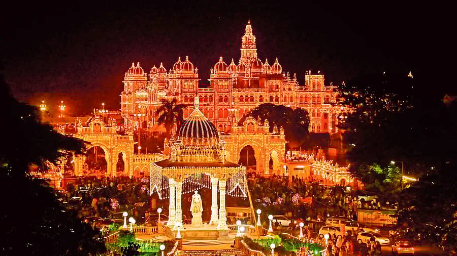 <div class="paragraphs"><p> ಮೈಸೂರು ಅರಮನೆ </p></div>