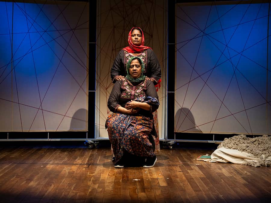 ‘ಒಮ್ಮೆ ಹೆಣ್ಣಾಗು’ ನಾಟಕದಲ್ಲಿ ಕೆ.ಆರ್.ನಂದಿನಿ, ಬಿ.ಎನ್‌.ಶಶಿಕಲಾ 